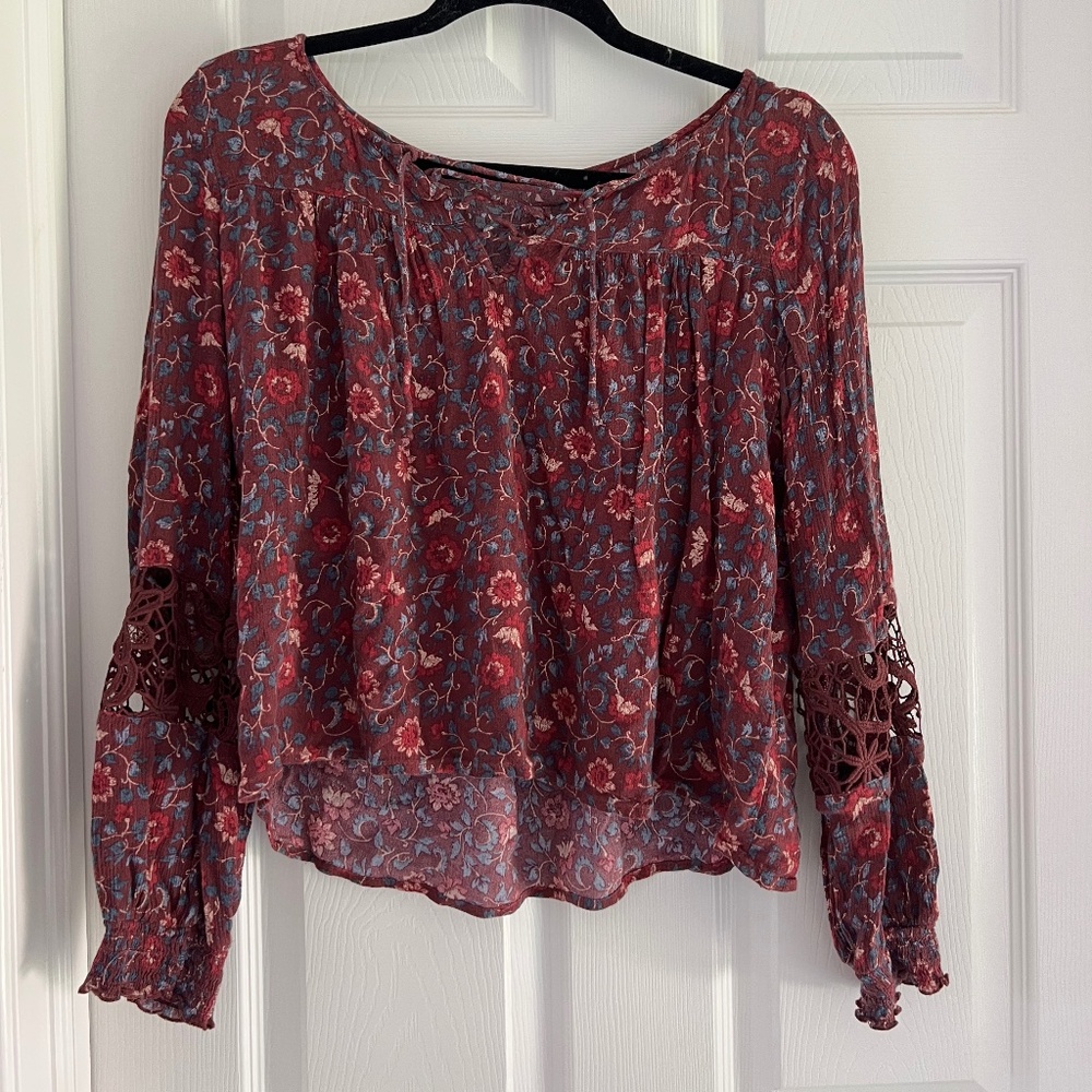 Hollister Printed Floral Cottagecore Blouse size S
